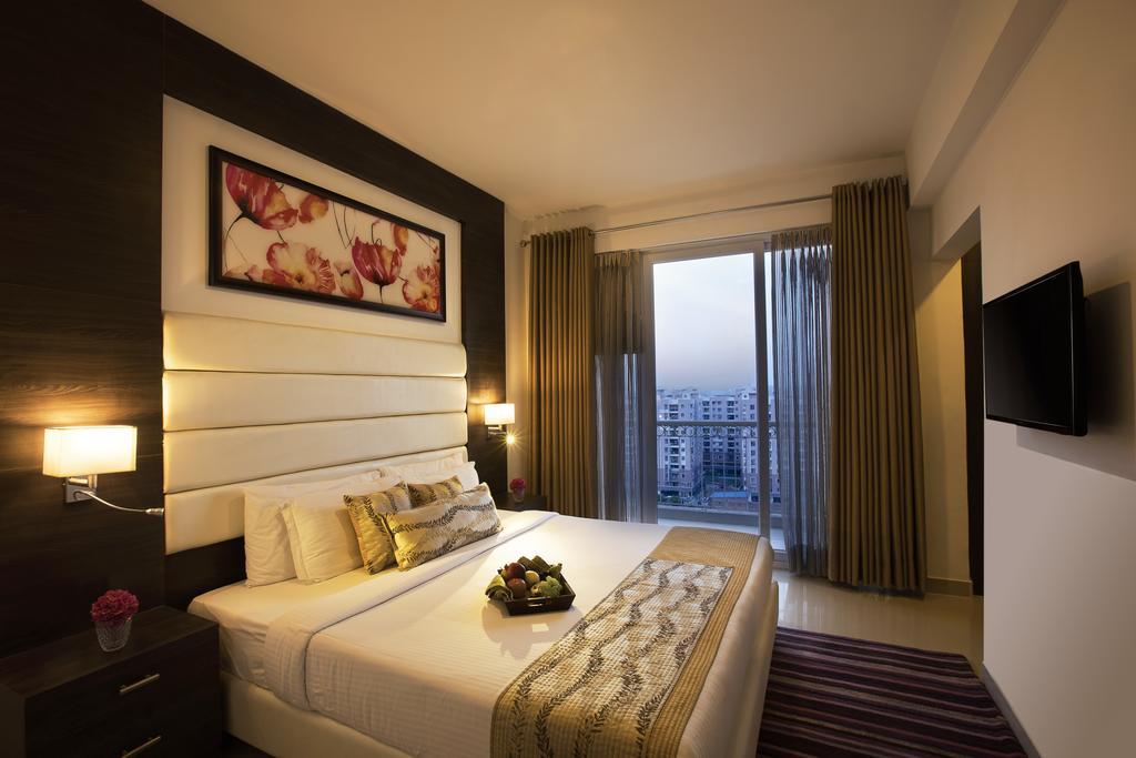 Hotel Golden Tulip Bhiwadi Esterno foto